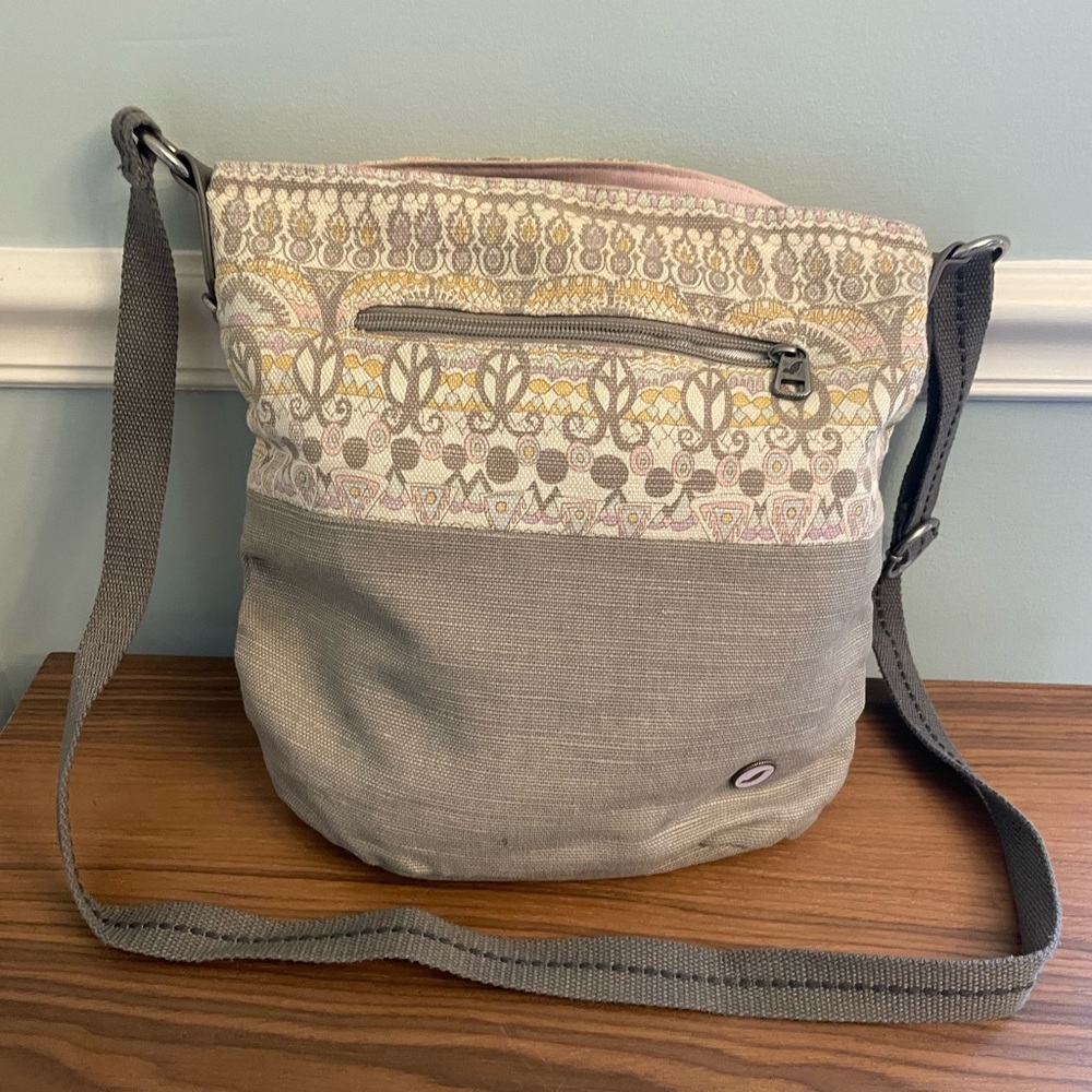 SakRoot Crossbody